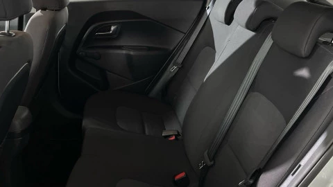 Kia Rio 1.2 CVVT 62kW (84CV) Concept