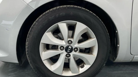 Kia Rio 1.2 CVVT 62kW (84CV) Concept