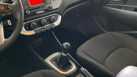 Kia Rio 1.2 CVVT 62kW (84CV) Concept