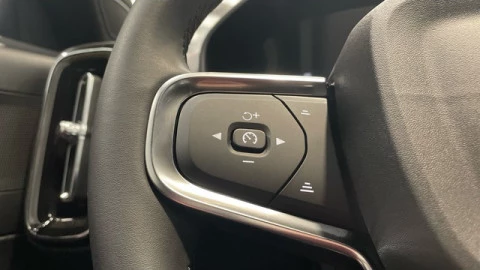 Volvo XC40 B3 G Core Auto 120 kW (163 CV)