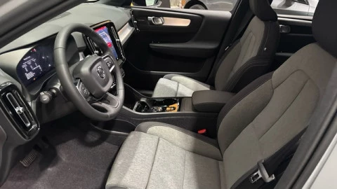 Volvo XC40 B3 G Plus Dark Auto 120 kW (163 CV)