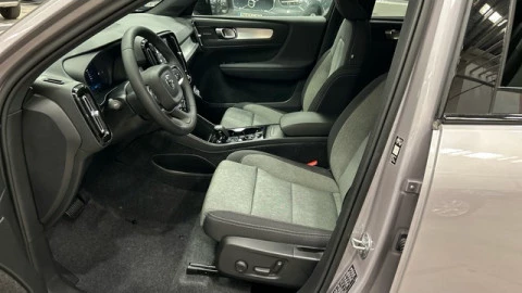 Volvo XC40 B3 G Plus Dark Auto 120 kW (163 CV)