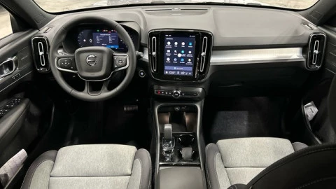 Volvo XC40 B3 G Plus Dark Auto 120 kW (163 CV)