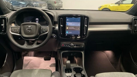 Volvo XC40 B3 G Core Dark Auto 120 kW (163 CV)