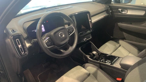 Volvo XC40 2.0 B3 G Plus Dark Auto
