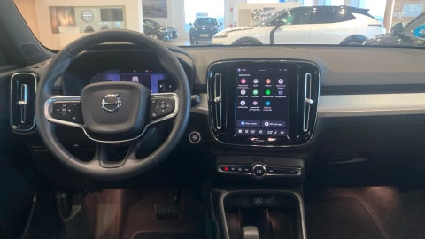 Volvo XC40 2.0 B3 G Plus Dark Auto