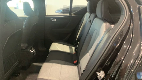 Volvo XC40 2.0 B3 G Plus Dark Auto