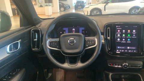 Volvo XC40 2.0 B3 G Plus Dark Auto