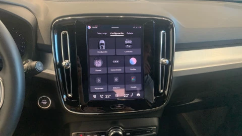 Volvo XC40 2.0 B3 G Plus Dark Auto