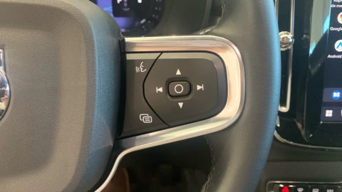 Volvo XC40 2.0 B3 G Plus Dark Auto