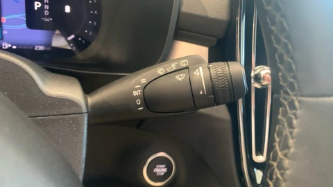 Volvo XC40 2.0 B3 G Plus Dark Auto