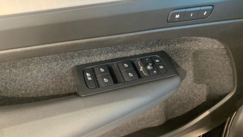 Volvo XC40 2.0 B3 G Plus Dark Auto