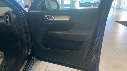 Volvo XC40 2.0 B3 G Plus Dark Auto