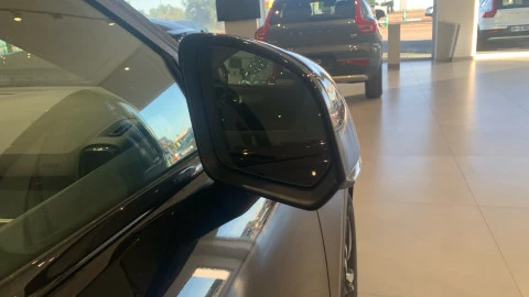 Volvo XC40 2.0 B3 G Plus Dark Auto