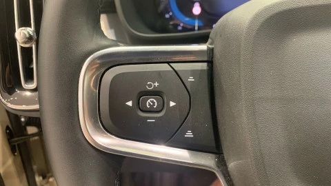 Volvo XC40 2.0 B3 G Core Auto