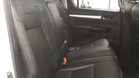 Toyota Hilux  2.4 D4D Cabina Doble VX AT