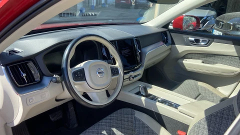 Volvo XC60 2.0 B4 D Momentum Pro Auto