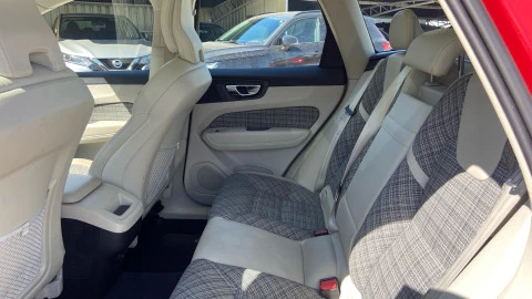 Volvo XC60 2.0 B4 D Momentum Pro Auto