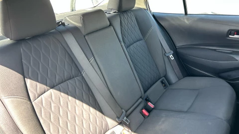 Toyota Corolla 1.8 125H ACTIVE TECH E-CVT SEDAN