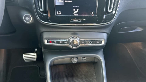 Volvo XC40 1.5 T3 R-Design Auto
