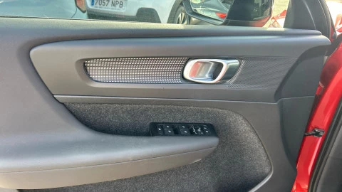 Volvo XC40 1.5 T3 R-Design Auto