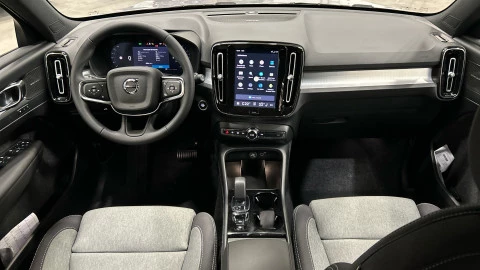 Volvo XC40 B3 G Plus Dark Auto 120 kW (163 CV)