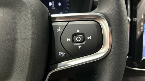 Volvo XC40 B3 G Plus Dark Auto 120 kW (163 CV)