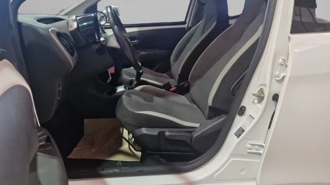 Toyota Aygo 1.0 70 x-play