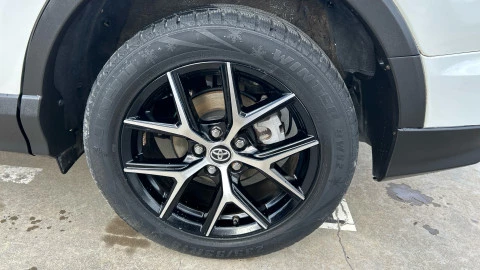 Toyota Rav4 2.5l hybrid 2WD Feel!