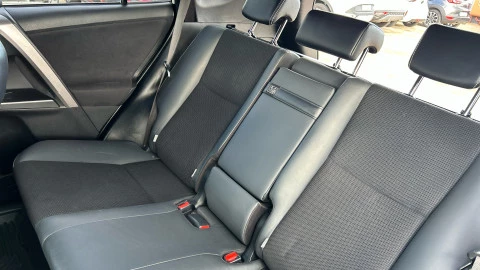 Toyota Rav4 2.5l hybrid 2WD Feel!