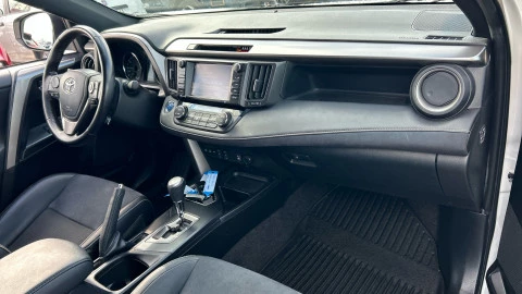 Toyota Rav4 2.5l hybrid 2WD Feel!