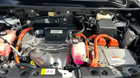 Toyota Rav4 2.5l hybrid 2WD Feel!