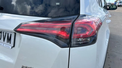 Toyota Rav4 2.5l hybrid 2WD Feel!