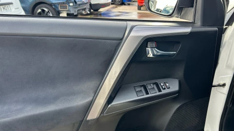 Toyota Rav4 2.5l hybrid 2WD Feel!