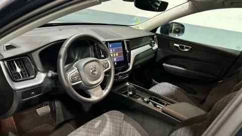 Volvo XC60 2.0 B5 G AWD Core Auto