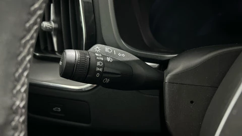 Volvo XC60 2.0 B5 G AWD Core Auto