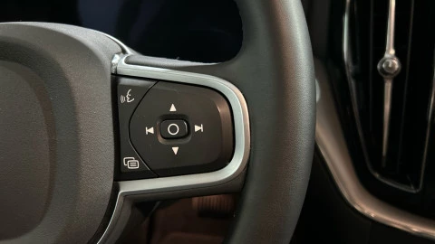 Volvo XC60 2.0 B5 G AWD Core Auto