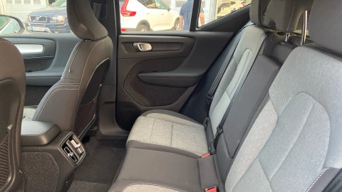 Volvo XC40 2.0 B3 G Plus Dark Auto