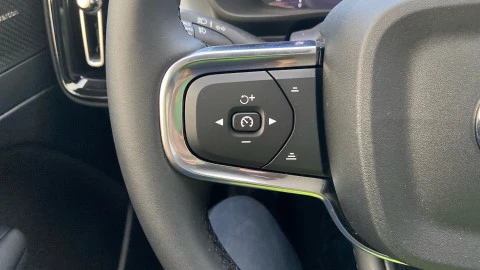 Volvo XC40 2.0 B3 G Plus Dark Auto