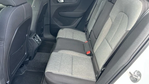 Volvo XC40 2.0 B3 G Plus Dark Auto