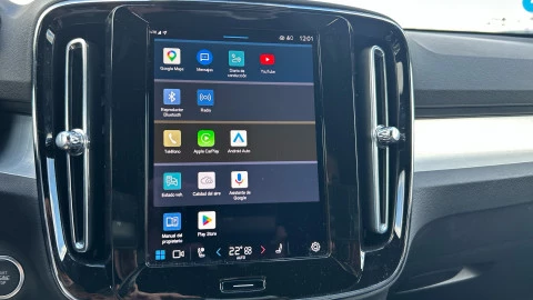 Volvo XC40 2.0 B3 G Plus Dark Auto