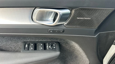 Volvo XC40 2.0 B3 G Plus Dark Auto