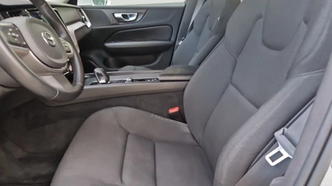 Volvo V60 2.0 B4 (D) Momentum Pro Auto