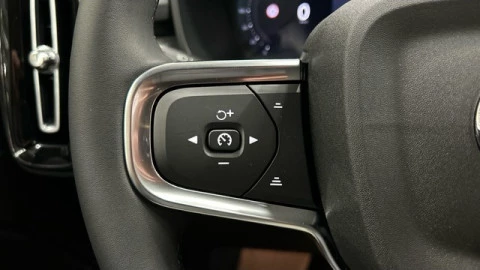 Volvo XC40 B3 G Plus Dark Auto 120 kW (163 CV)