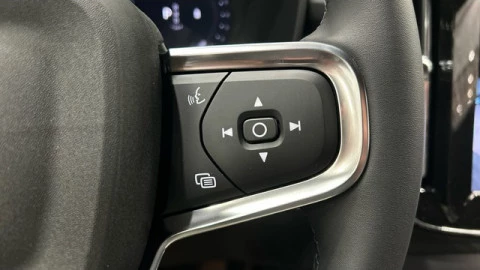 Volvo XC40 B3 G Plus Dark Auto 120 kW (163 CV)