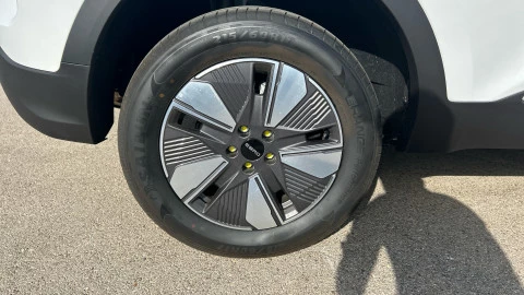 EBRO S400 1.5 DHE HEV Excellence CVT