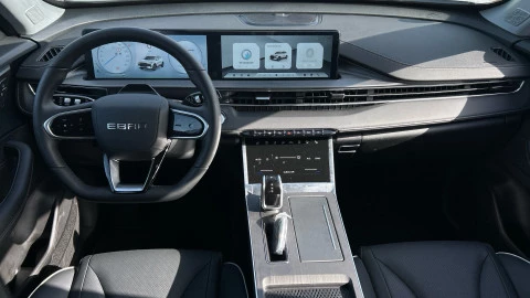 EBRO S400 1.5 DHE HEV Excellence CVT