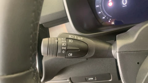 Volvo XC40 2.0 B3 G Core Auto