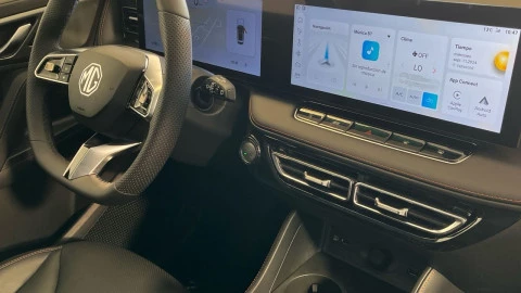 MG HS 1.5T PLUG IN HYBRID LUXURY