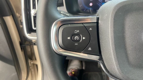 Volvo XC40 2.0 B3 G Core Auto